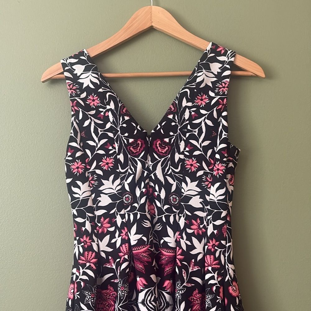 Vince Camuto Black Pink White Floral V Neck Knee Length Dress Sz 4 Wedding - Picture 7 of 8
